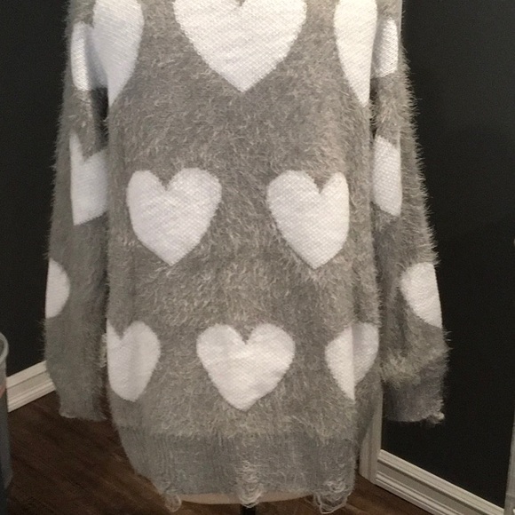 Fluffy Distressed Heart sweater❤️. HP 3/3🔥💥 - Picture 7 of 8
